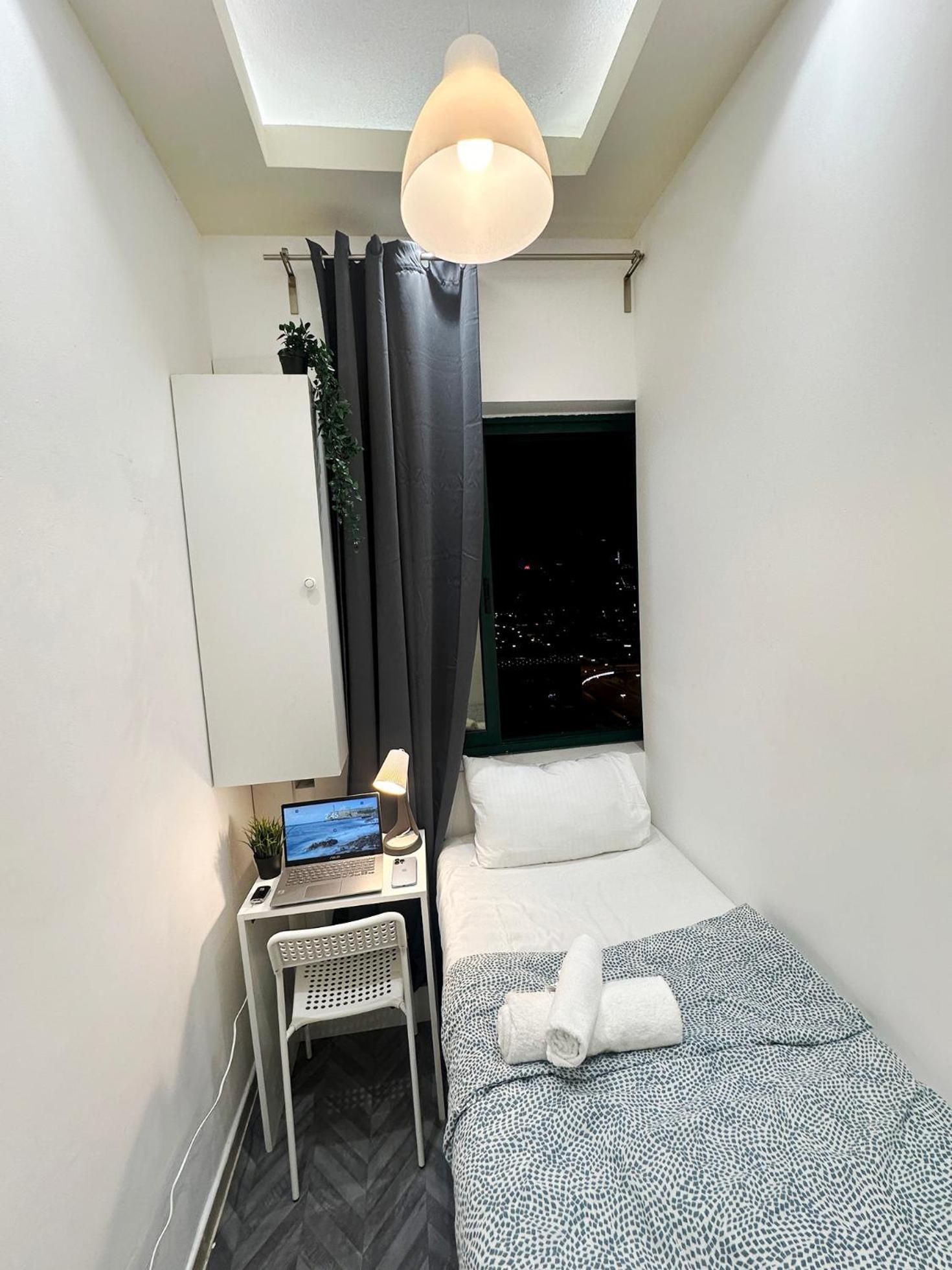 Explorer Partition With Window Near Internet Dubai