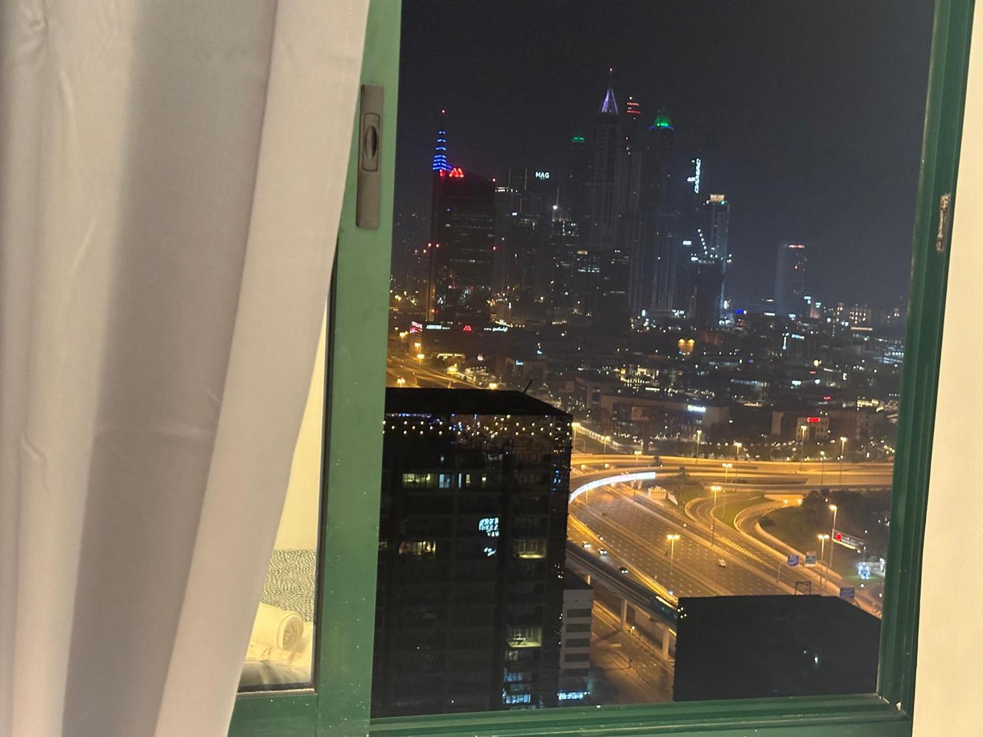 Explorer Partition With Window Near Internet Homestay Dubai